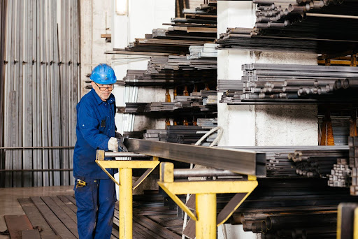 Fornecedor de aço: como escolher para construção e indústria