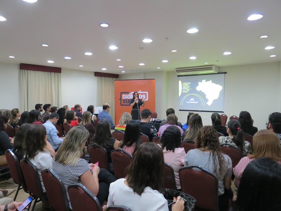 Cinthia Cavalcanti ministra palestra sobre Cultura Organizacional