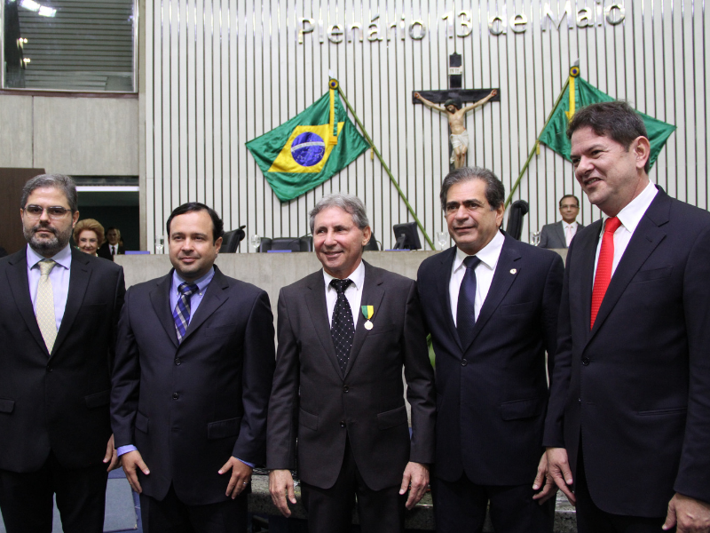 Presidente do Grupo Aço Cearense, Vilmar Ferreira, foi homenageado com Medalha Edson Queiroz