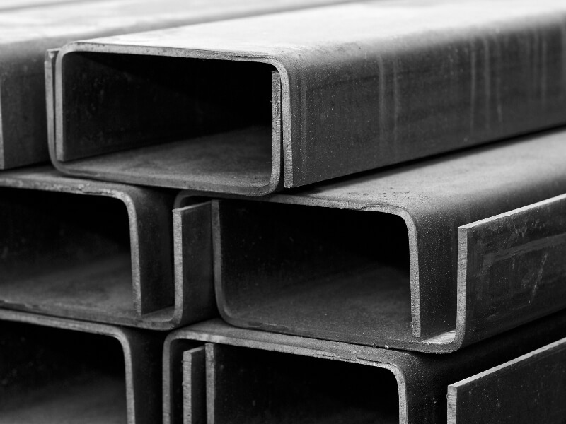 Perfil em U enrijecido: características, vantagens e aplicações