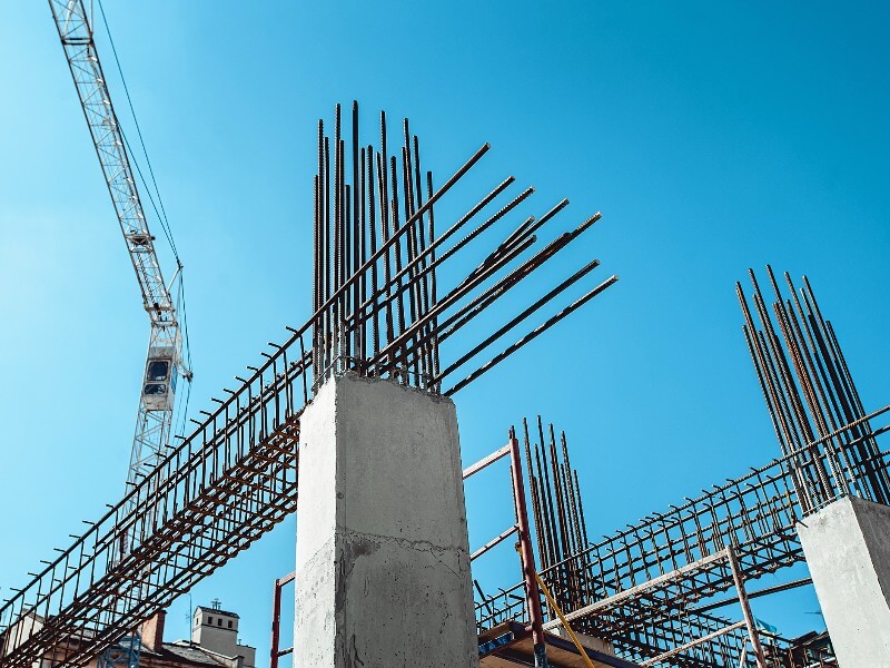 Aço e concreto: o que todo comerciante destes produtos deve saber!