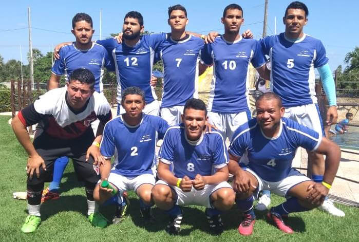 Time de society de colaboradores da Aço Cearense Comercial avança em competição