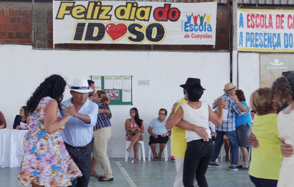 Instituto Aço Cearense promove Forró dos Idosos