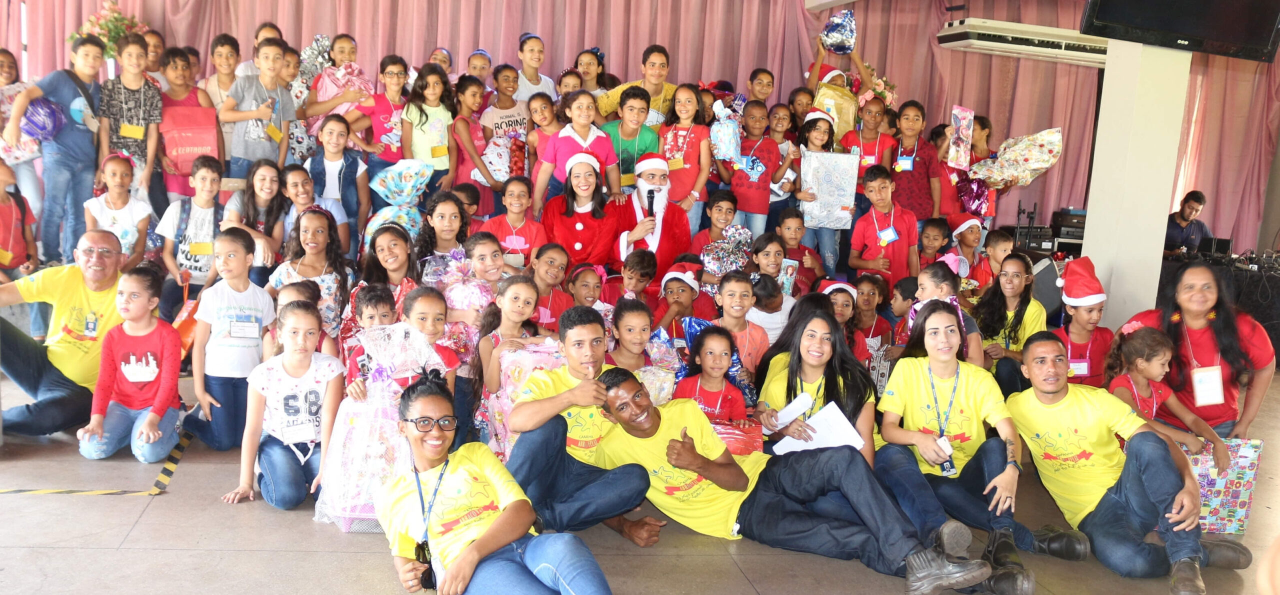 500 crianças ganham presentes na 5ª edição da Campanha Abraço Feliz